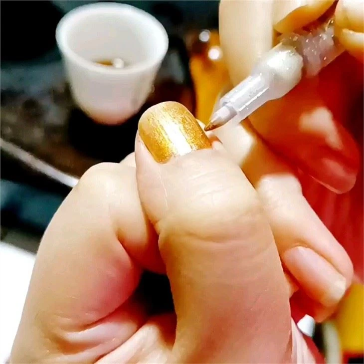 0,7 mm-es extra finom hegyű akrilfesték-jelölőtoll